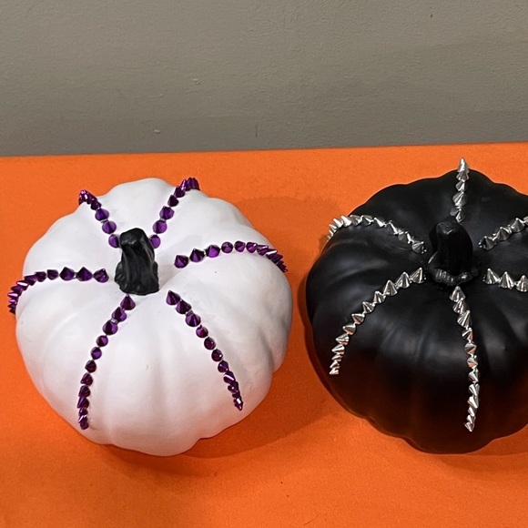 6/$25 Black and White Studded Pumpkin set - Picture 9 of 11